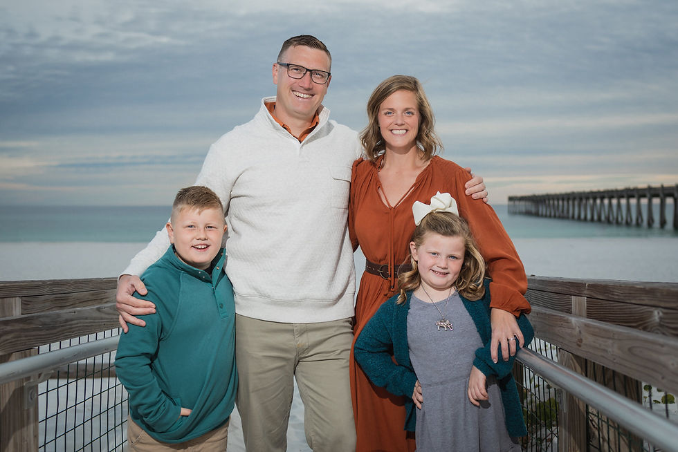 What to wear for family beach photos family photography tips and beach picture session tips Austen Hunter Photography pensacola photographer nuclear family posing on pensacola beach complementary color scheme