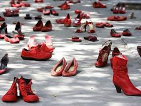Red Flags: un’installazione partecipativa per ricordare e riflettere sulla violenza contro le donne
