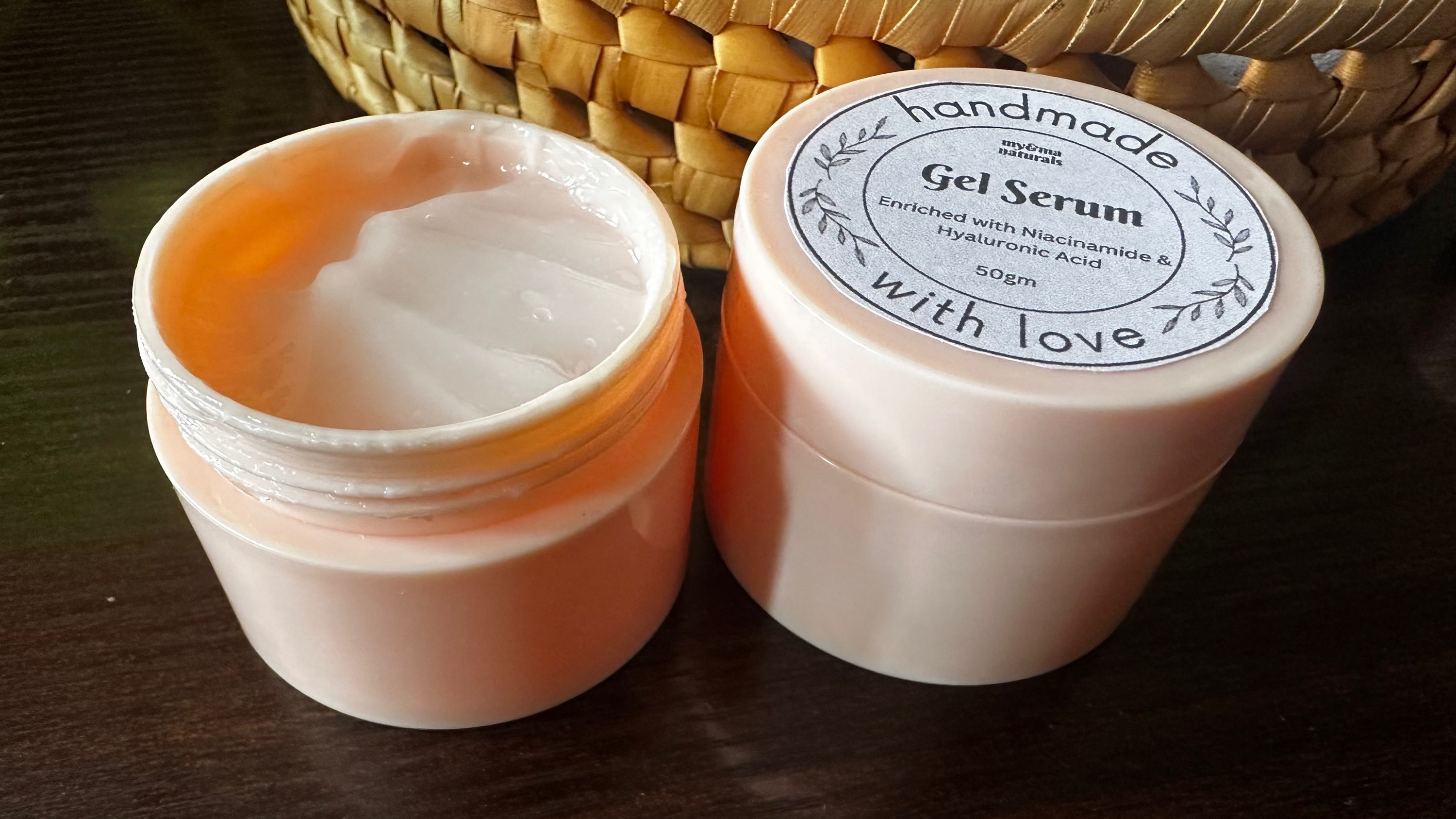 Hyaluronic Acid and Niacinamide Gel Serum (100gm)