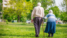 Adultos mayores jubilados bajo ley 73.