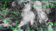 Sobremojado escenario ante huracanes en sur del país 