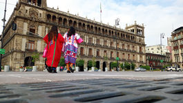 Indígenas en el Zócalo y vecinos contra el mundial; entre las manifestaciones de hoy