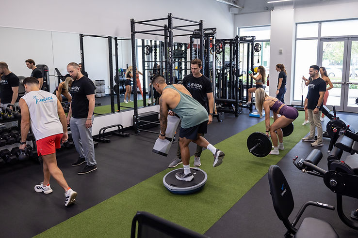 Many people working out at Avion Sports Rehab. Modern gym in Fort Lauderdale.