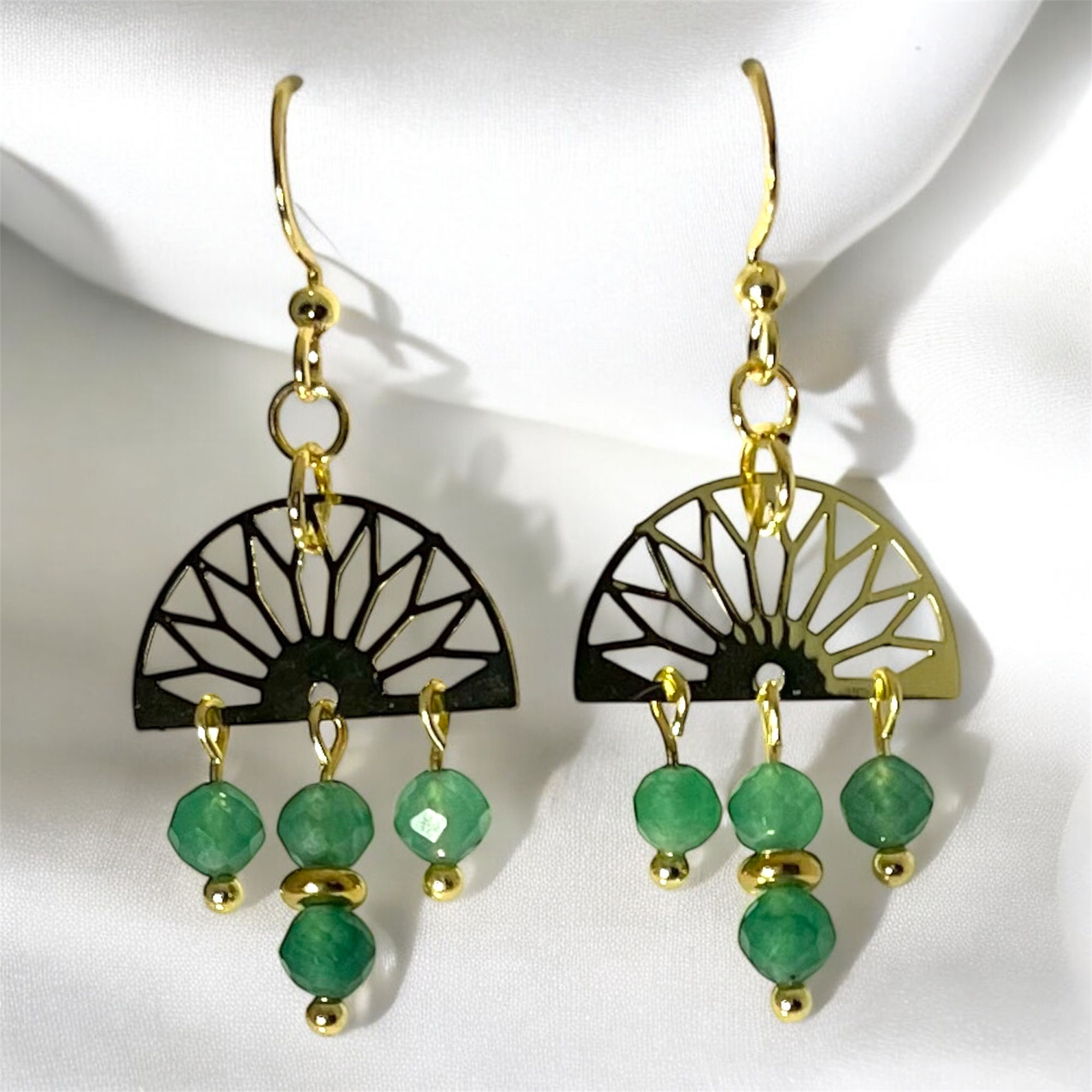 BOUCLES D’OREILLES ÉVENTAIL AVENTURINE VERTE DORÉ