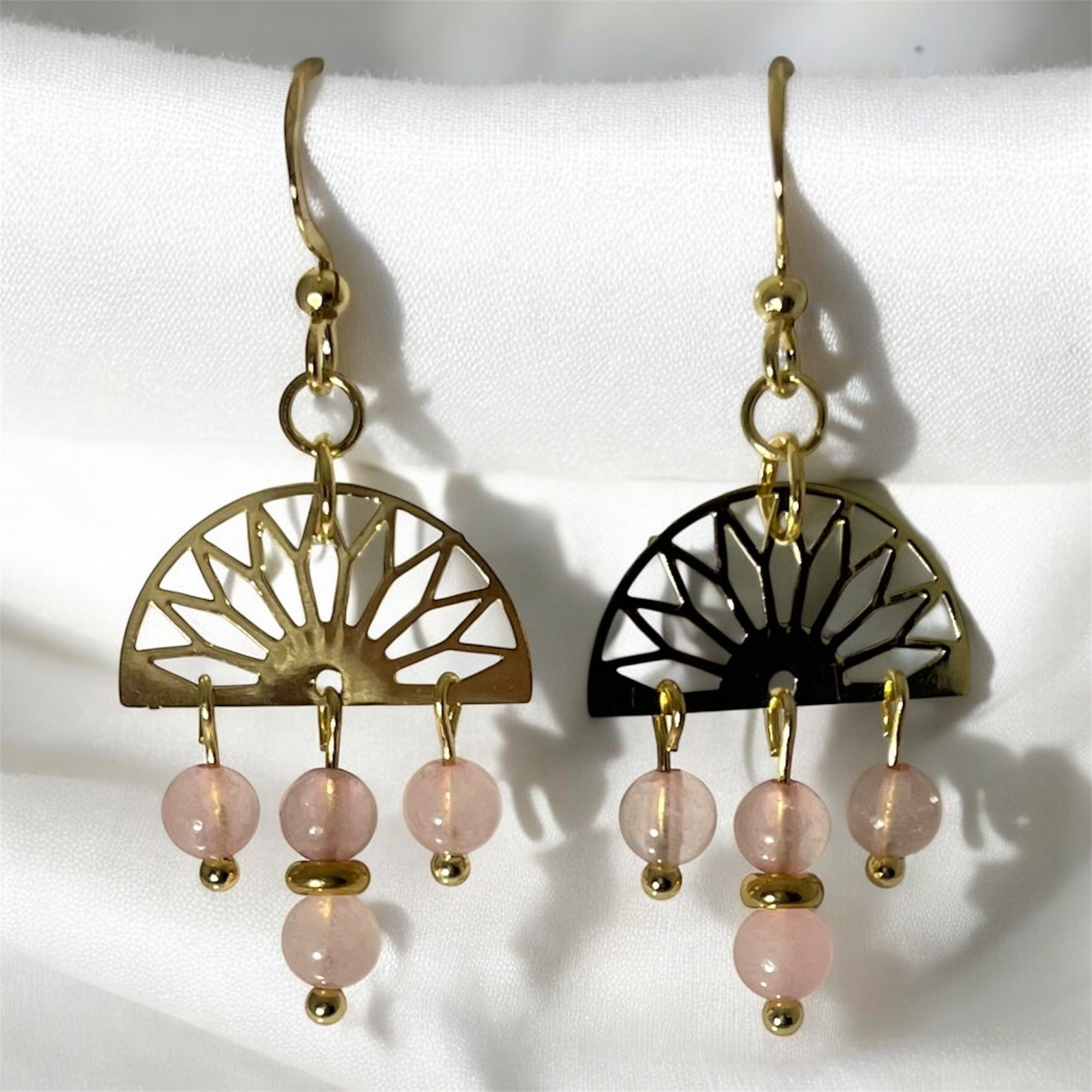 BOUCLES D’OREILLES ÉVENTAIL QUARTZ ROSE DORÉ