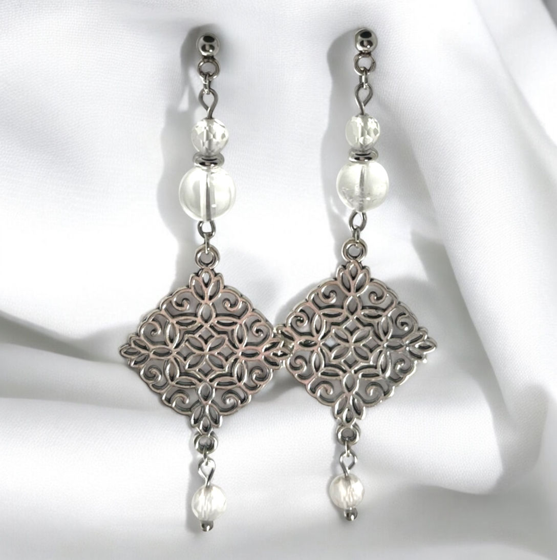 BOUCLES D’OREILLES ARABESQUE LOSANGE CRISTAL DE ROCHE ARGENTÉ