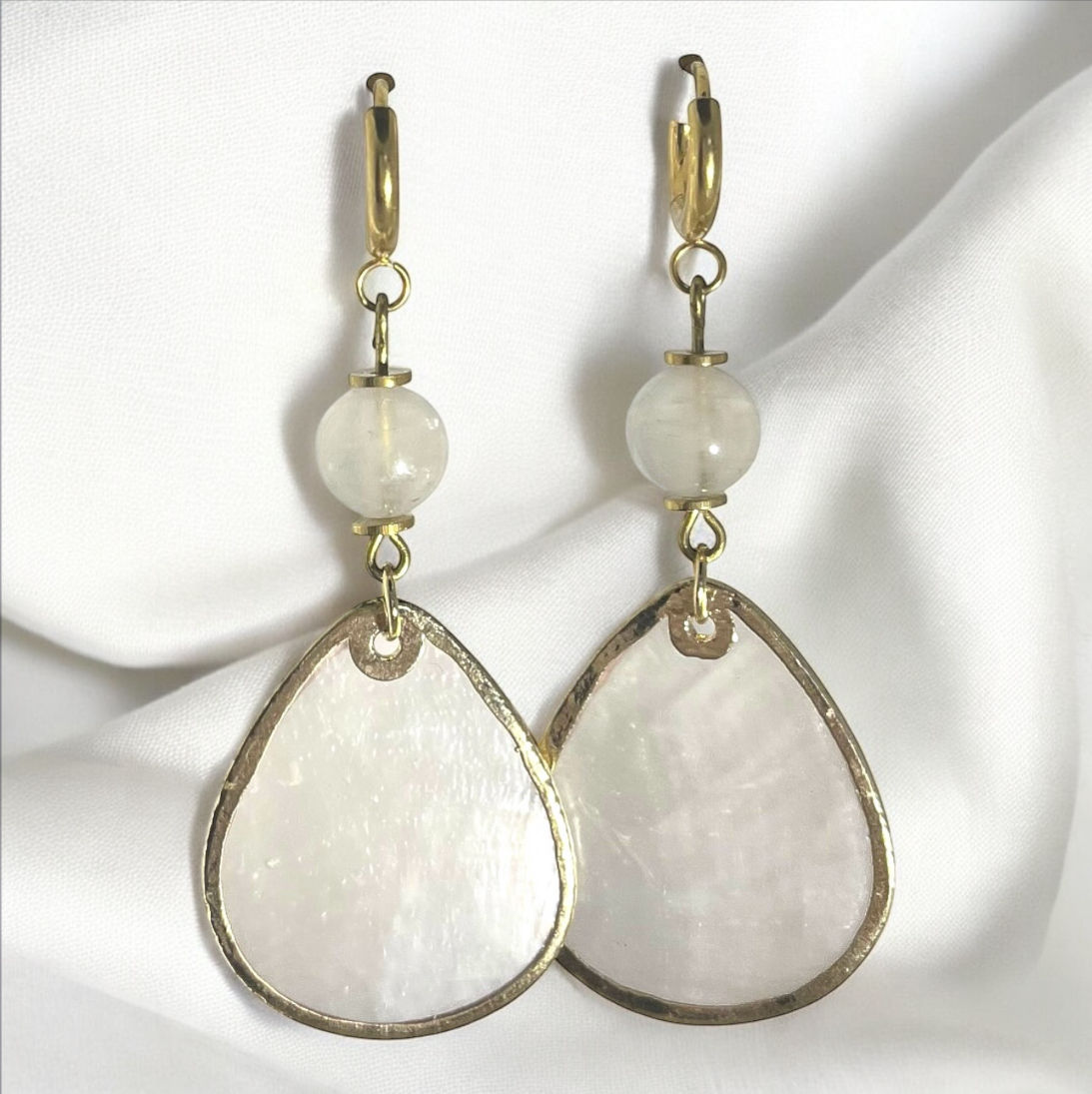 BOUCLES D’OREILLES BEAUTÉ NACRE CRISTAL DE ROCHE DORÉ