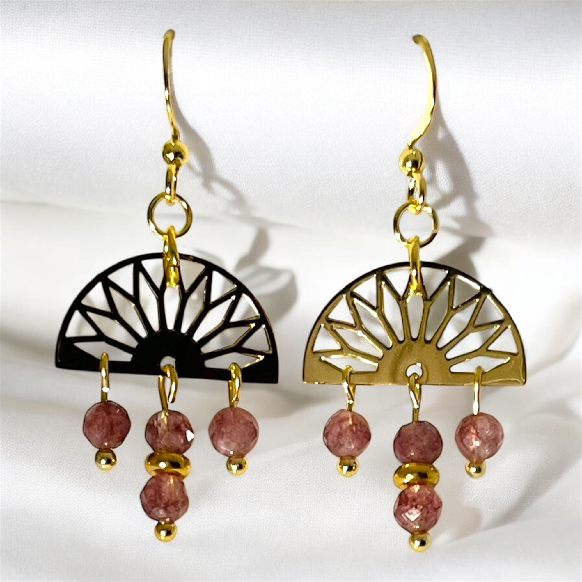 BOUCLES D’OREILLES ÉVENTAIL LEPIDOLITE DORÉ