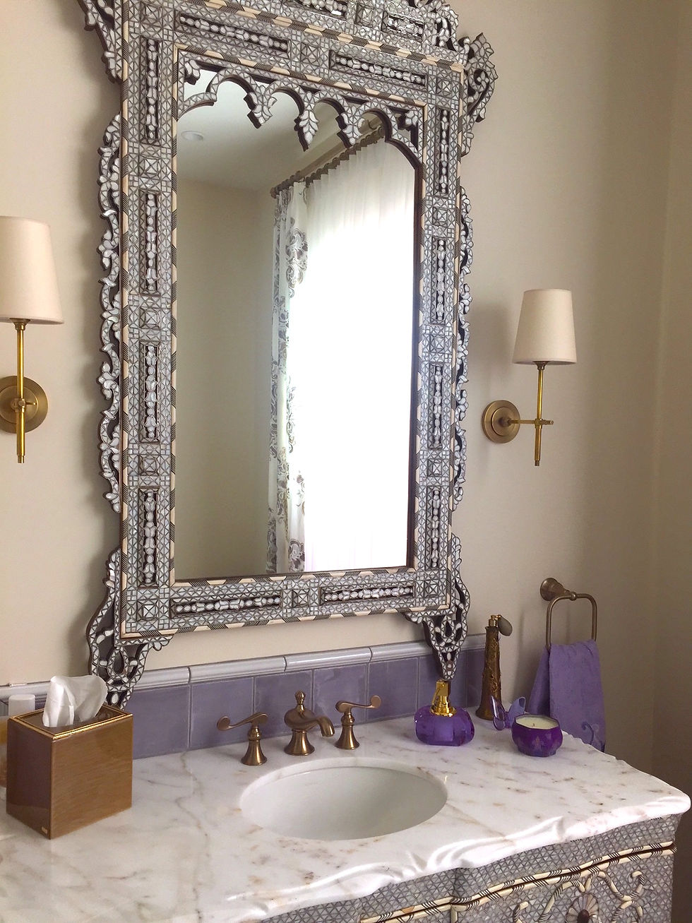 الصورة المصغرة: Custom Syrian Mother of Pearl Inlaid Vanity
