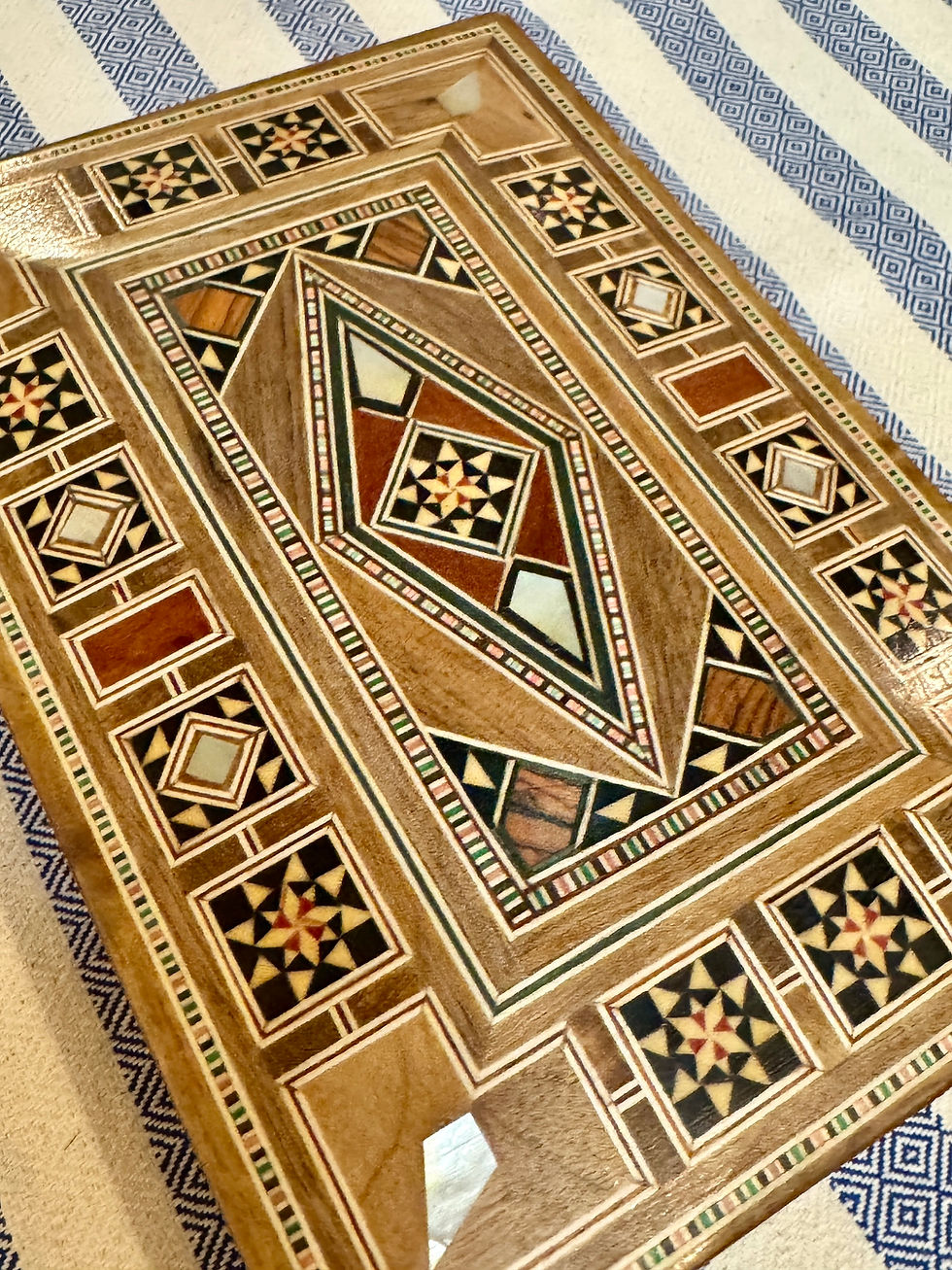 الصورة المصغرة: Syrian Mosaic inlay box showcases an exquisite blend of natural wood