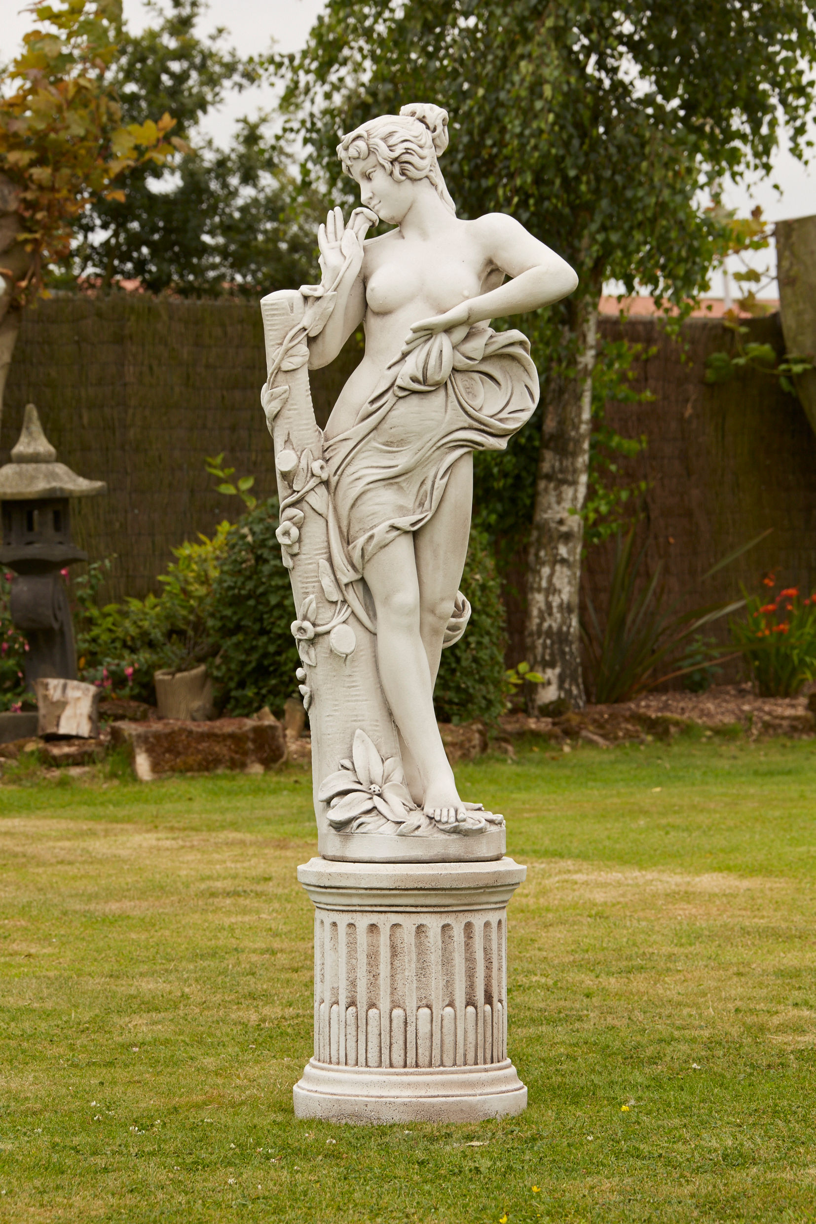 5-084/12-011 ANNABEL ON PLINTH