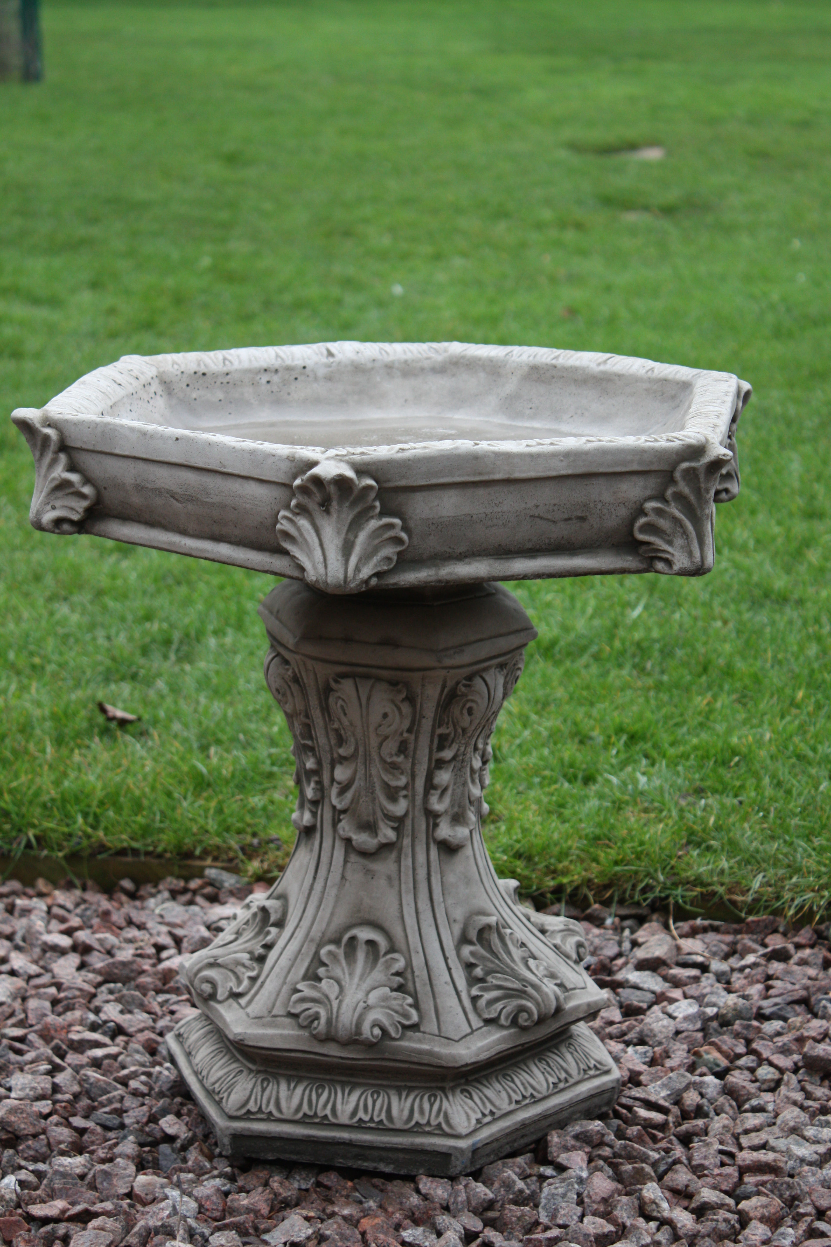 4-101 HEXAGON LEAF BIRD BATH