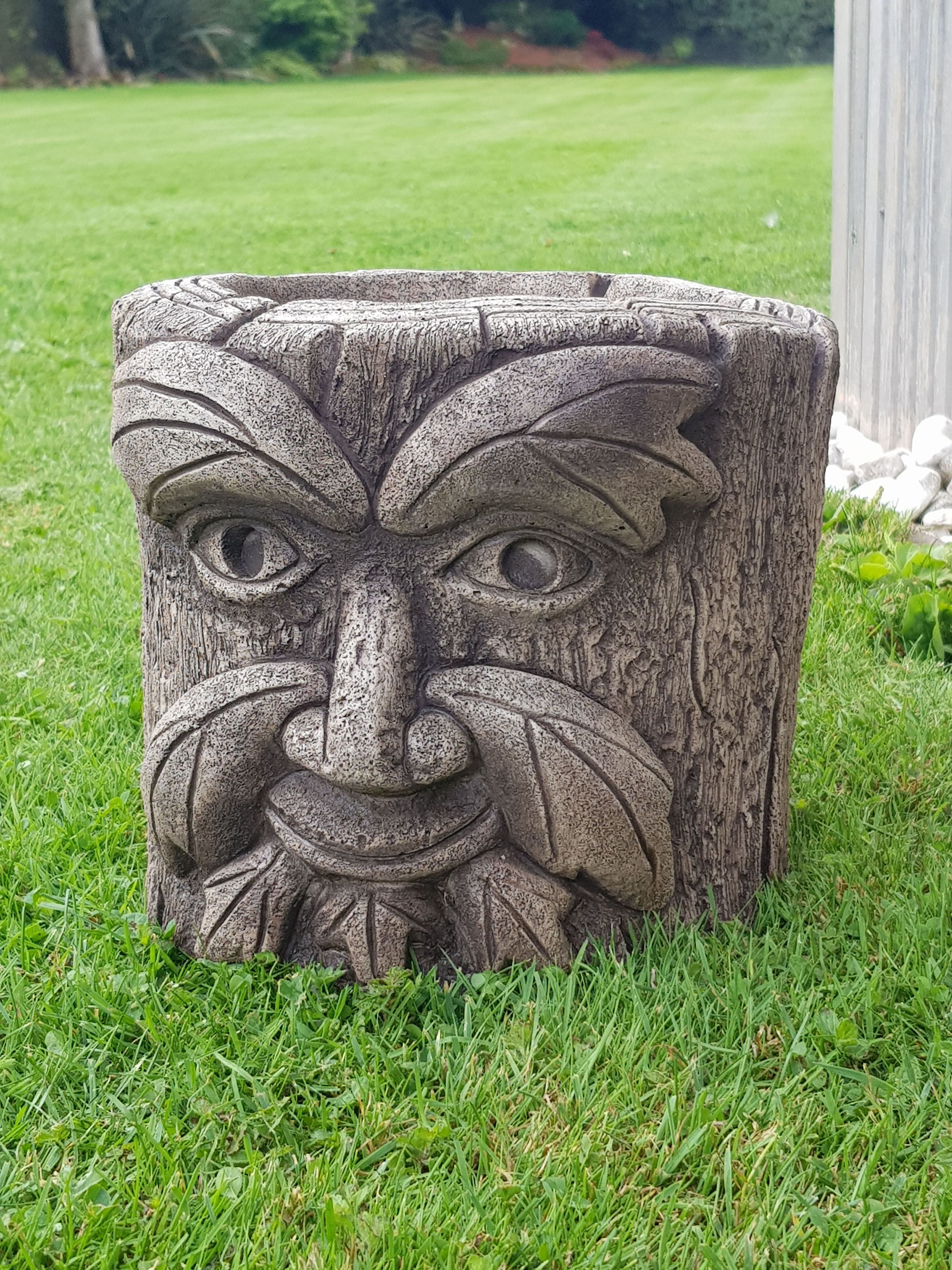 7-118 SMILING GREEN MAN POT