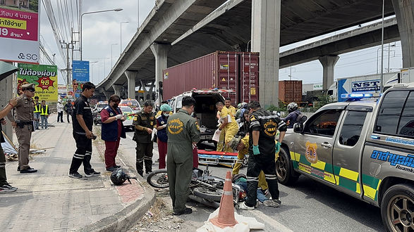 กล่องสีขาว.jpg