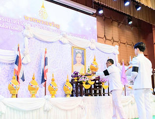 กล่องสีขาว.jpg