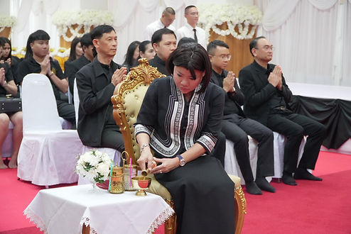 กล่องสีขาว.jpg