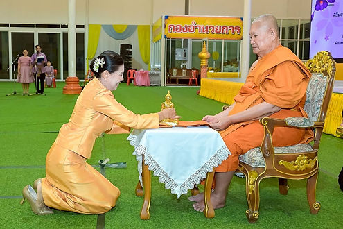 กล่องสีขาว.jpg