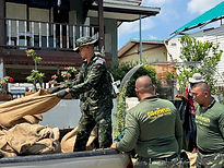 ทหารปืนใหญ่ 711 สนธิกำลังเทศบาลสิงห์บุรี เสริมแนวป้องกันจุดเสี่ยงวิกฤต รับมือน้ำเจ้าพระยาจ่อทะลักเขตเศรษฐกิจ