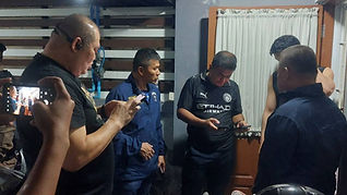 ตร.บุกค้นบ้าน "หมิงเฉิน ซัน" มีอาวุธสงครามและระเปิดซีโฟร์ผูกเสื้อเกราะ ตามที่อยู่บัตรสีชมพูไม่มีสิ่งผิดกฎหมาย 