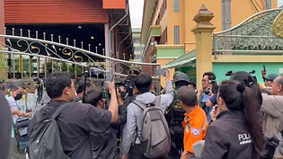ตำรวจแยกสอบพ่อแม่เด็กวัย 14 ผู้ก่อเหตุกราดยิงในโรงเรียน ญาติครูขนุนจี้ถาม “ปล่อยป
