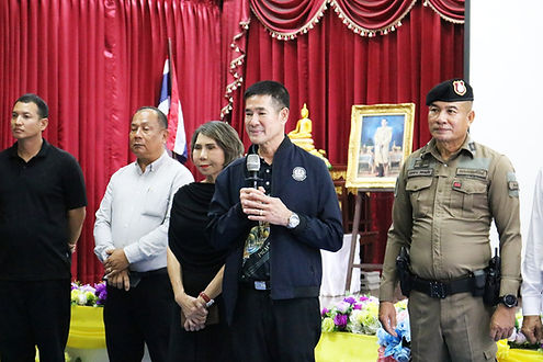 กล่องสีขาว.jpg