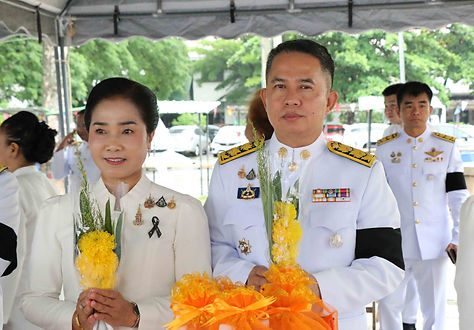 กล่องสีขาว.jpg