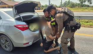 ตร.สอบสวนกลาง (CIB) สกัดจับอดีตทหารแหกด่านขนไอซ์กว่า 60 ก.ก. ซุกท้ายรถเก๋งบนทางหลวงพิษณุโลก