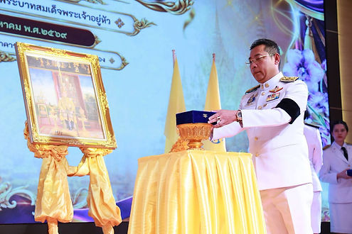 กล่องสีขาว.jpg