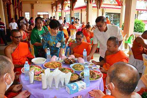 กล่องสีขาว.jpg
