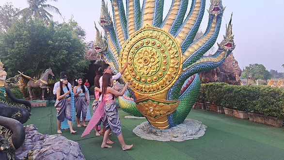 กล่องสีขาว.jpg
