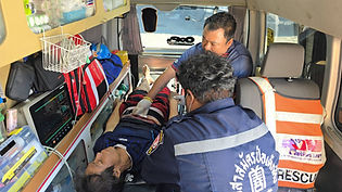 รอดได้ไง ?!? หนุ่มเมียนมาปวดท้องหนัก ใช้มีดแทงตัวเองสาหัส นอน