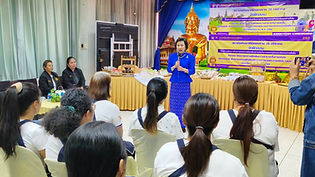 ศรีสะเกษ - ดร.กัลยาณี มอบวุฒิบัตรโครงการพัฒนาศักยภาพแรงงานขับเคลื่อนการเติบโตภาคเศรษฐกิจและสังคมอย่างยั่งยืน