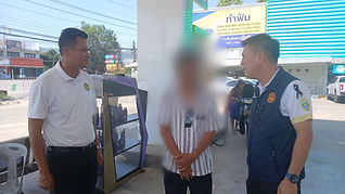 ผู้ว่าฯ พังงา ตรวจติดตามปั๊มน้ำมัน อ.ตะกั่วป่า หลังบางแห่งปิดบริการ พร้อมพูดคุยคนปิดป้ายขายรถ ไม่มีเงินเติมน้ำมัน แค่คึกคะนอง