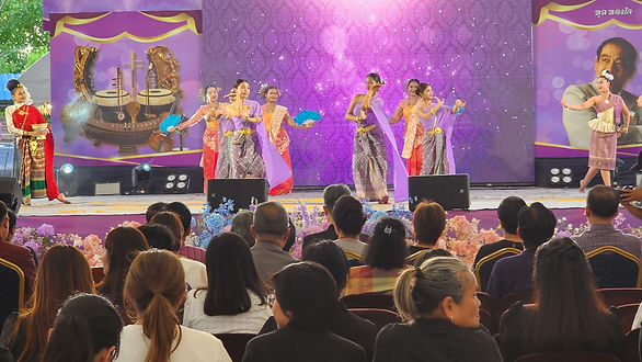 กล่องสีขาว.jpg