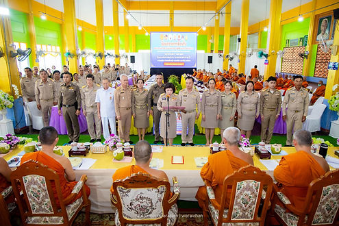 กล่องสีขาว.jpg