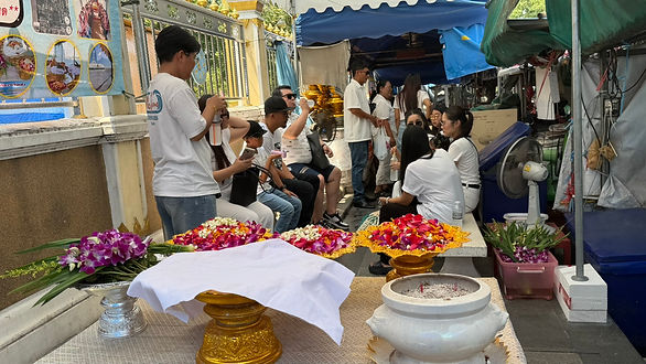 กล่องสีขาว.jpg