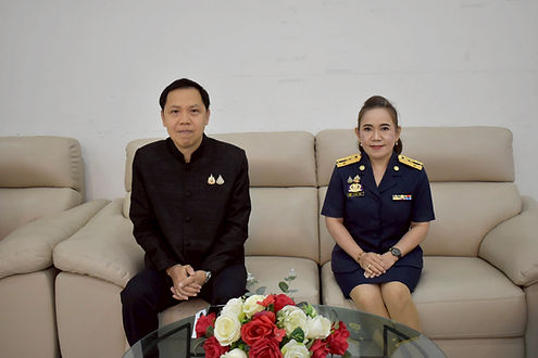 กล่องสีขาว.jpg