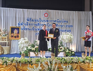 กล่องสีขาว.jpg