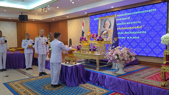 กล่องสีขาว.jpg