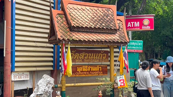 กล่องสีขาว.jpg
