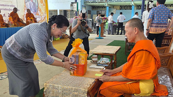 'ดร.ละมูล' นำพลังศรัทธาทอดผ้าป่าเพื่อการศึกษา ระดมทุนพัฒนาอาคารเรียน ยกระดับคุณภาพการศึกษา