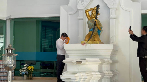 กล่องสีขาว.jpg