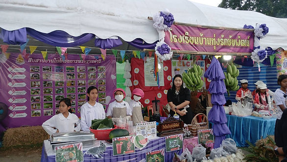 กล่องสีขาว.jpg