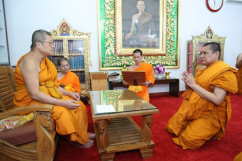 กล่องสีขาว.jpg