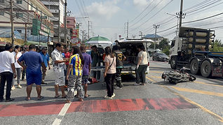 นาทีชีวิต เด็ก ม.3 โกงความตาย ขี่มอไซค์ถูกรถพ่วงตัดหน้าเบรกล้มไถลเข้าใต้ท้อง