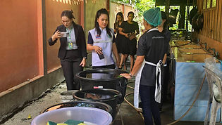 สาธารณสุขเมืองคอน บุกสุ่มตรวจคุณภาพอาหารกลางวันนักเรียน