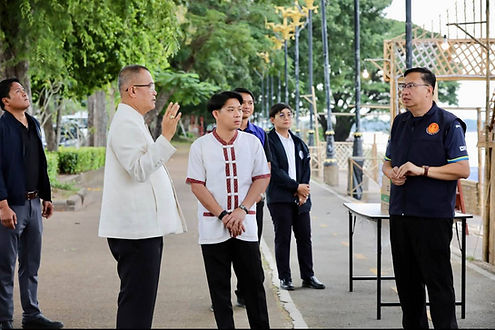 กล่องสีขาว.jpg