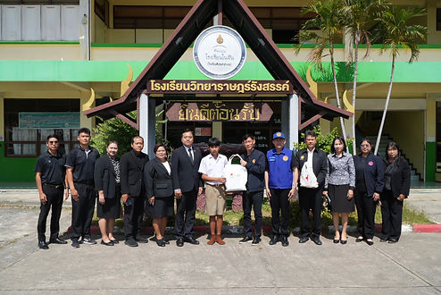 รองผู้ว่าราชการจังหวัดฉะเชิงเทรา ตรวจเยี่ยมให้กำลังใจนักเรียนผู้รับทุนมูลนิธิร่วมจิตต์น้อมเกล้าฯ