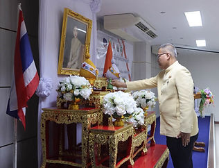 กล่องสีขาว.jpg