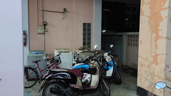 กล่องสีขาว.jpg